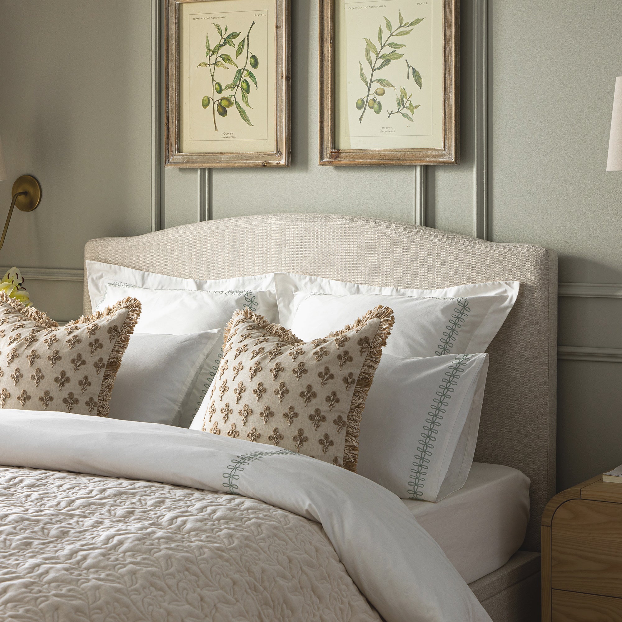 Chilworth Upholstered Ottoman Storage Bed, Ivory Weave Fabric